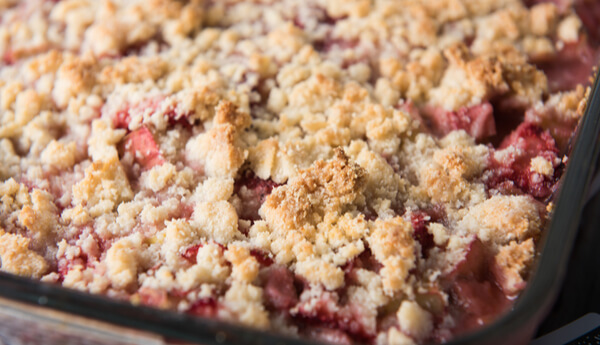 Rhubarb Crisp (Close)